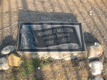 Moulton,   Howard Burkett gravesite